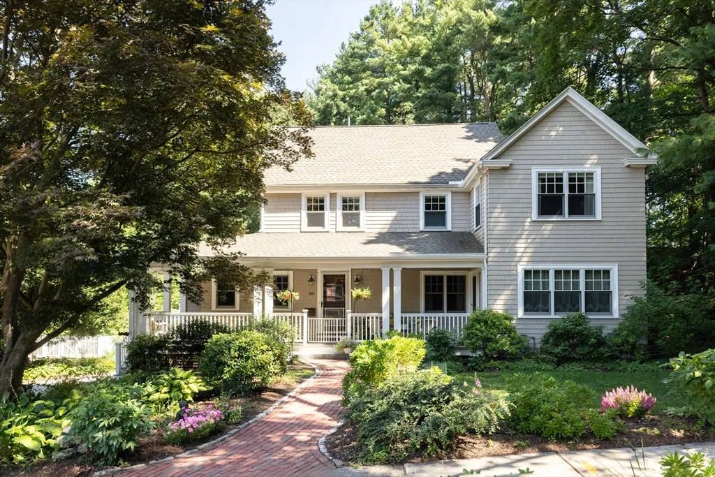 160 Allen Ave, Waban