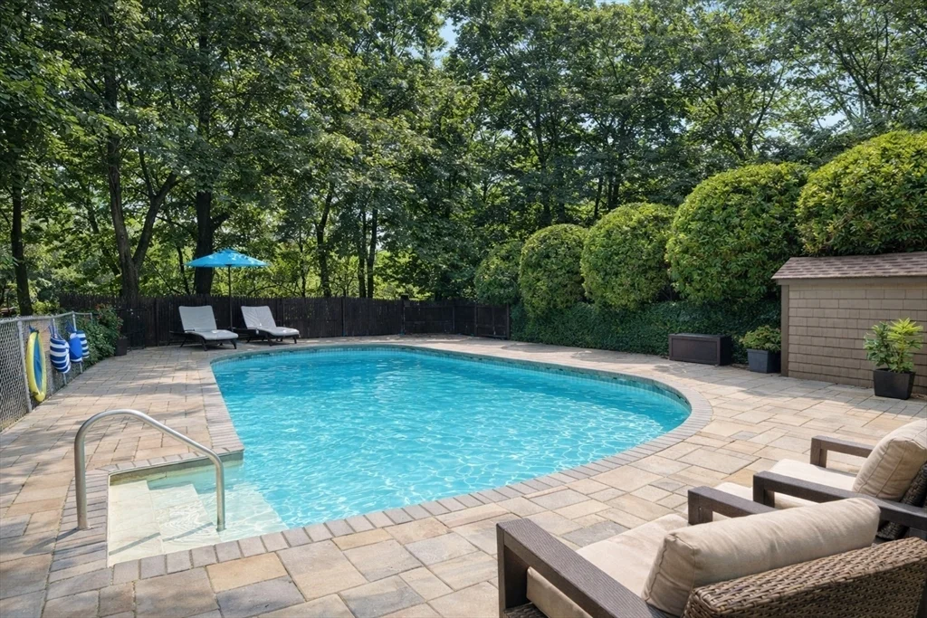 10 Stonewood Dr, Newton