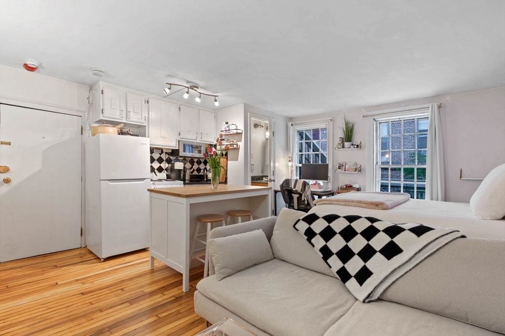 36 Joy St, Beacon Hill