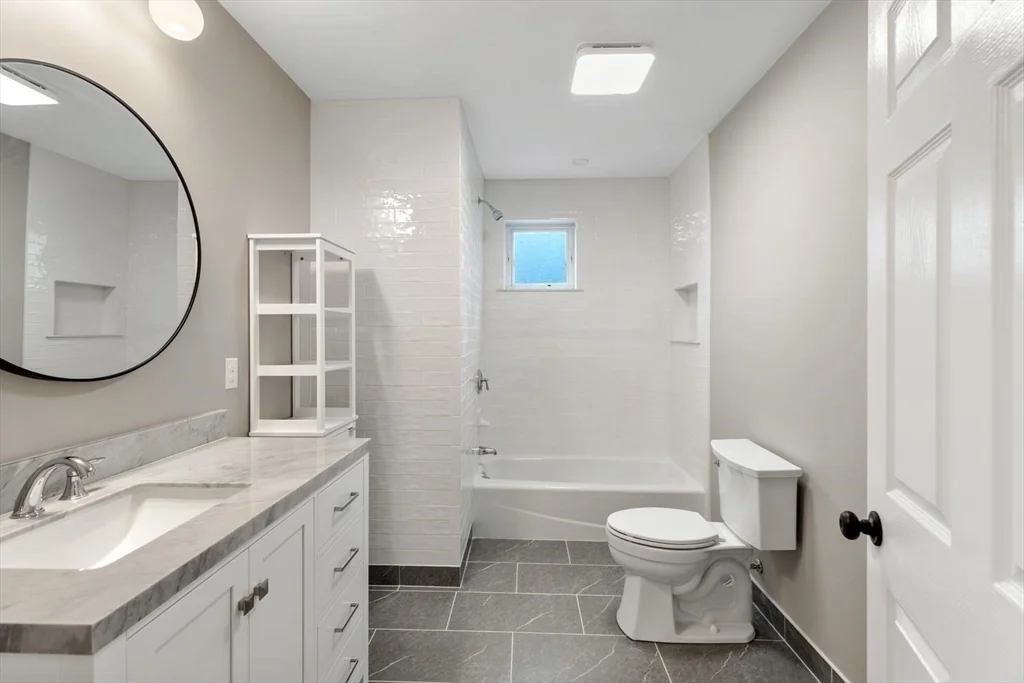 26 Lyndale, West Gloucester