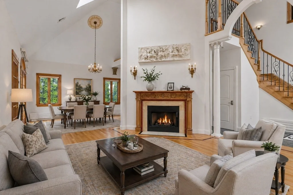 24 Carthay Cir, Newton Highlands
