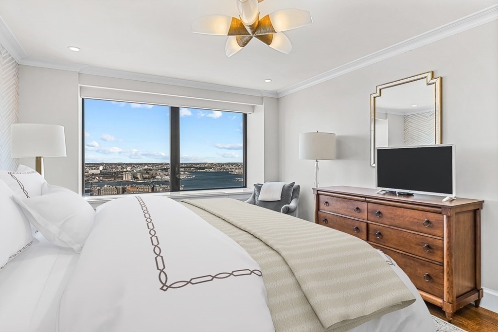 85 E India Row, Waterfront