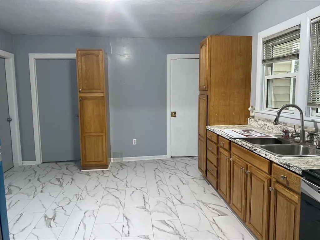 249 Commonwealth Ave, Springfield