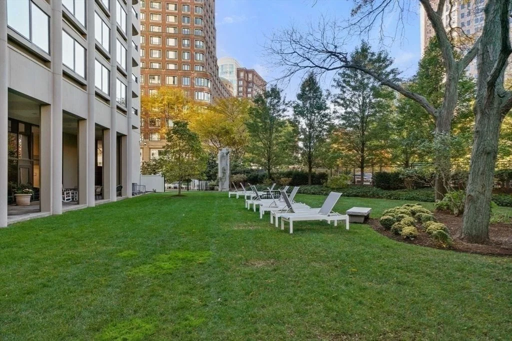 65 E India Row, Waterfront