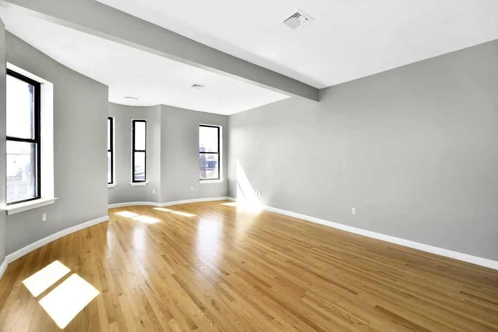 3 Forest St, Medford