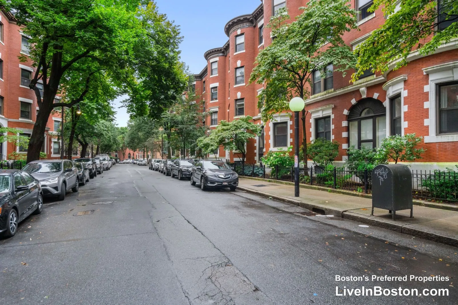 102 Gainsborough St, Fenway