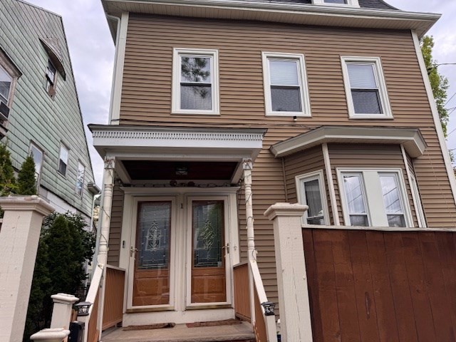 1 Howe St, Winter Hill