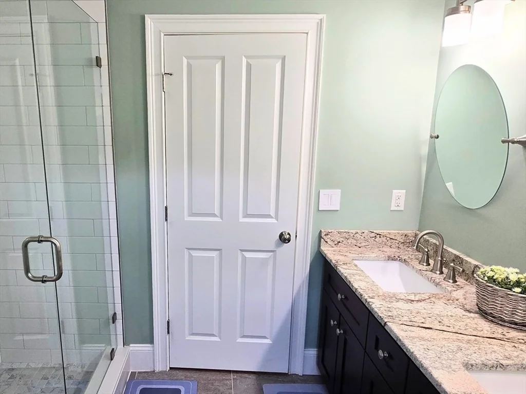 34 Fieldstone Dr, Burlington