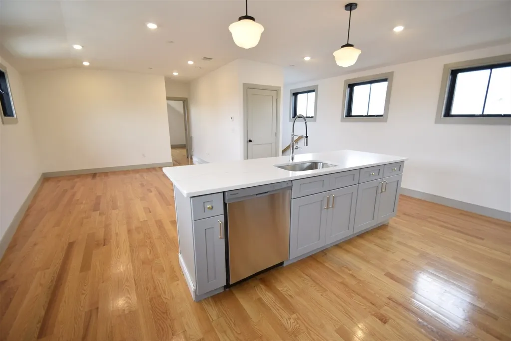 15 Maywood St, Roxbury