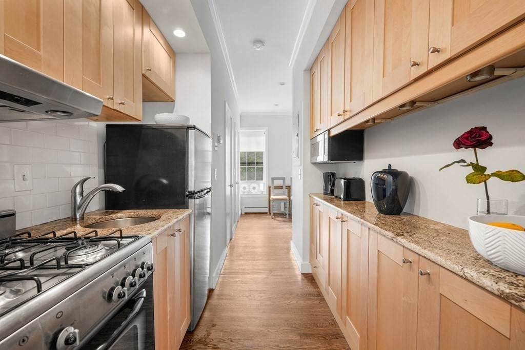 11 Dartmouth Pl, Boston