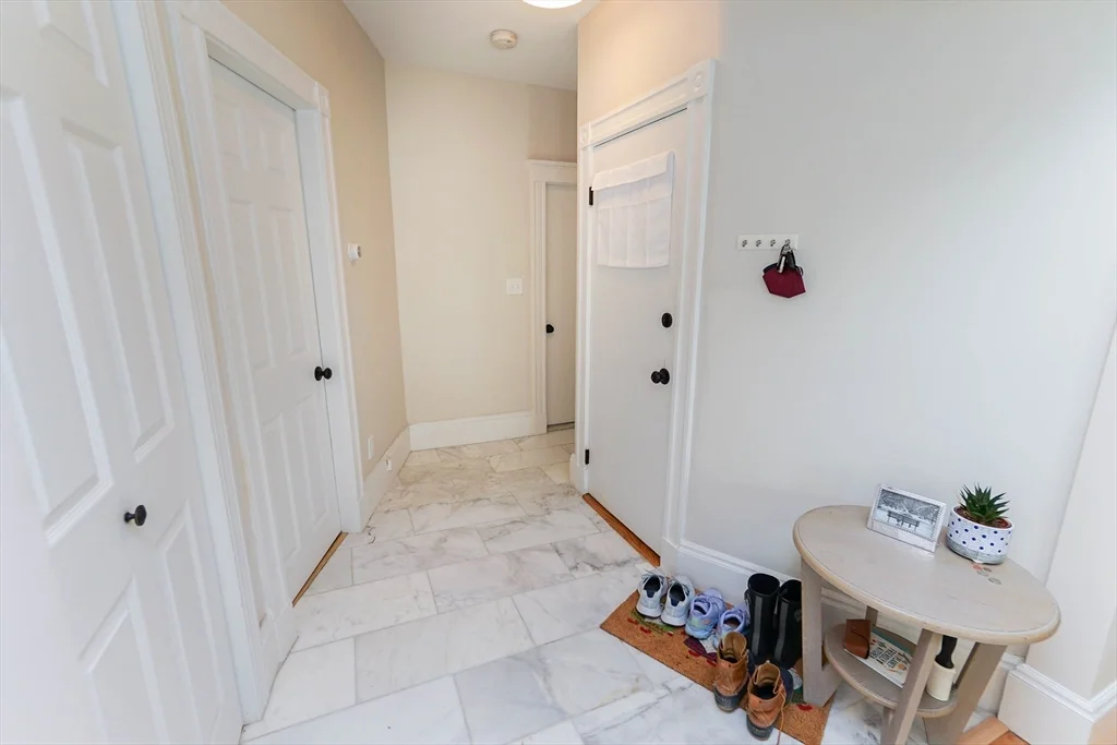 51 Main St, Winter Hill