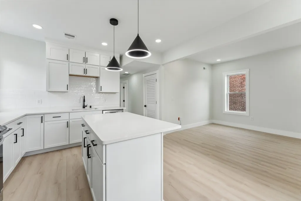 47 Brackett St, Oak Square