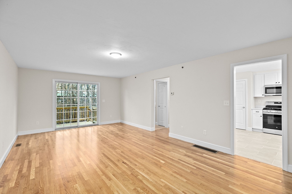 196 Summer St, World's End