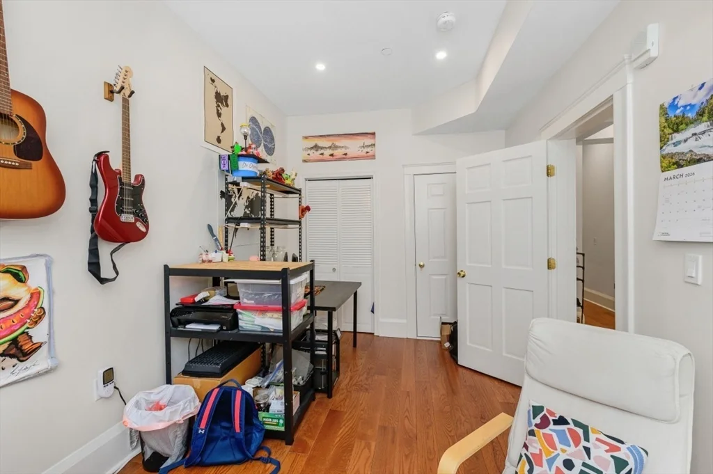 25 Bay State Rd, Back Bay