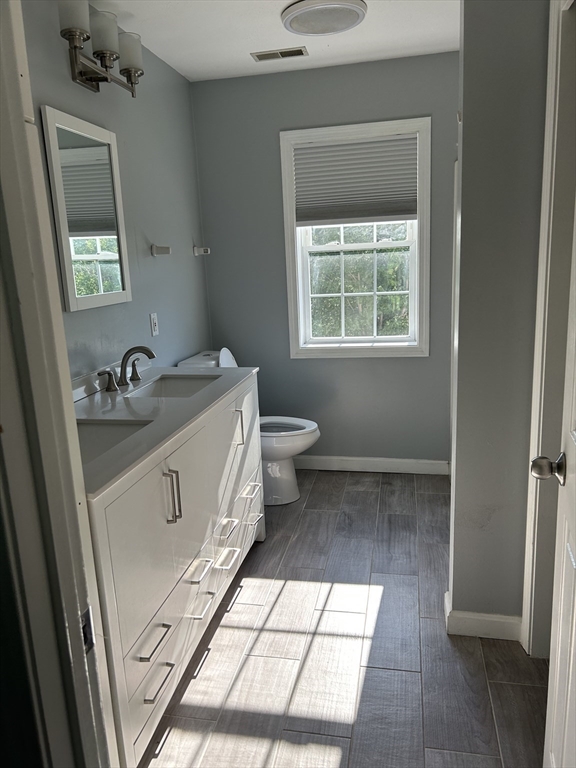 3 Gooseneck Ln, Westford