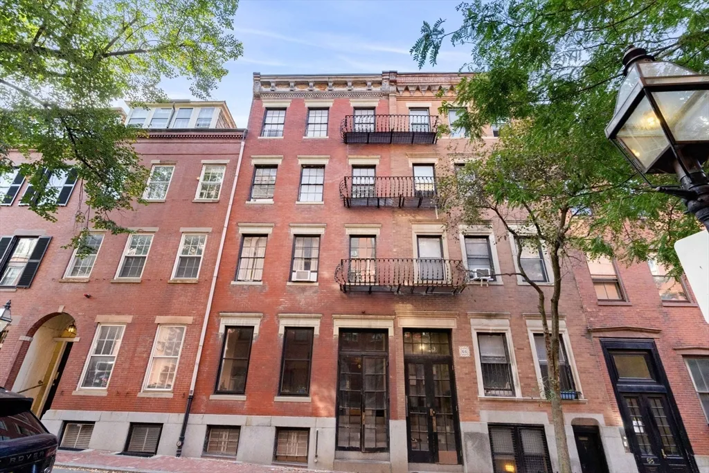 64 West Cedar St, Beacon Hill