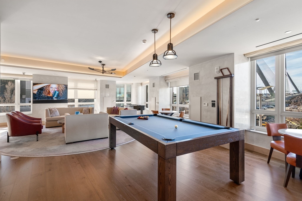 100 Lovejoy Wharf, Waterfront