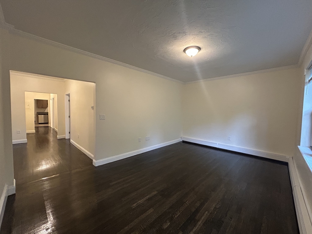 435 Walnut Ave, Roxbury