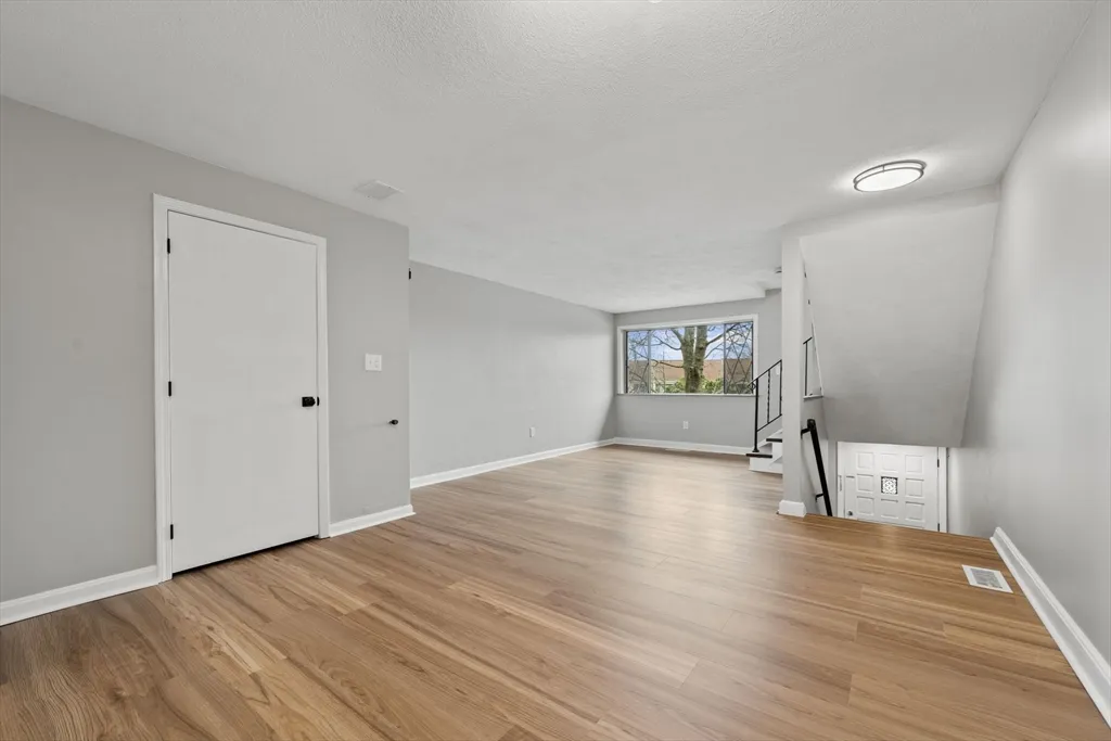 68 Sterling Ln, Bradford