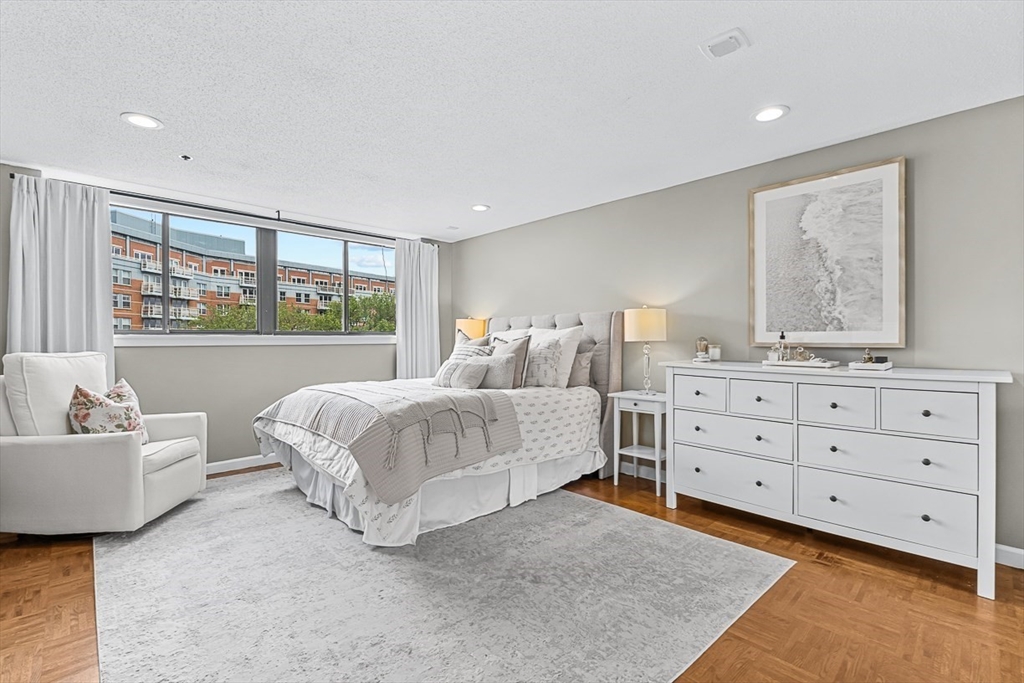 357 Commercial St, Waterfront