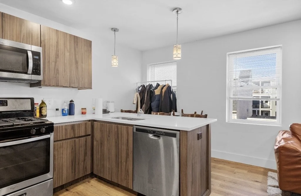 211 West 9th St, South Boston