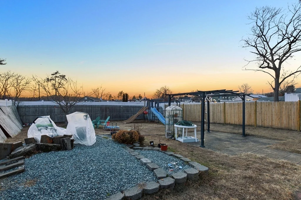 14 Mount Pleasant Ave, Dracut