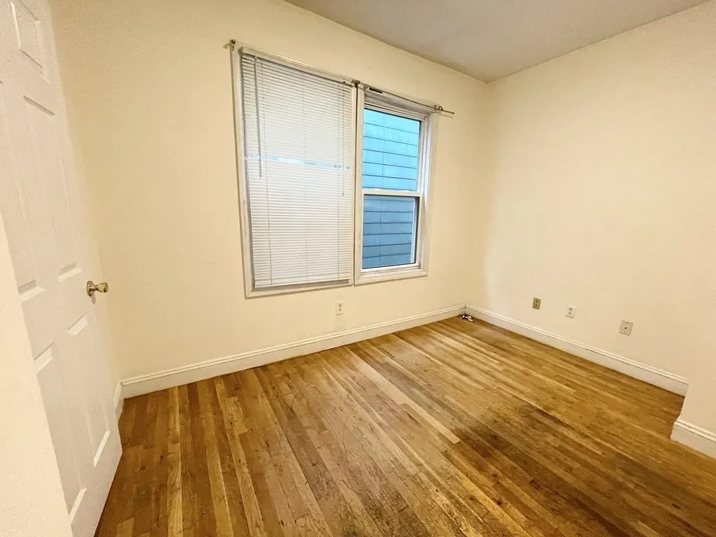 733 Parker St, Mission Hill