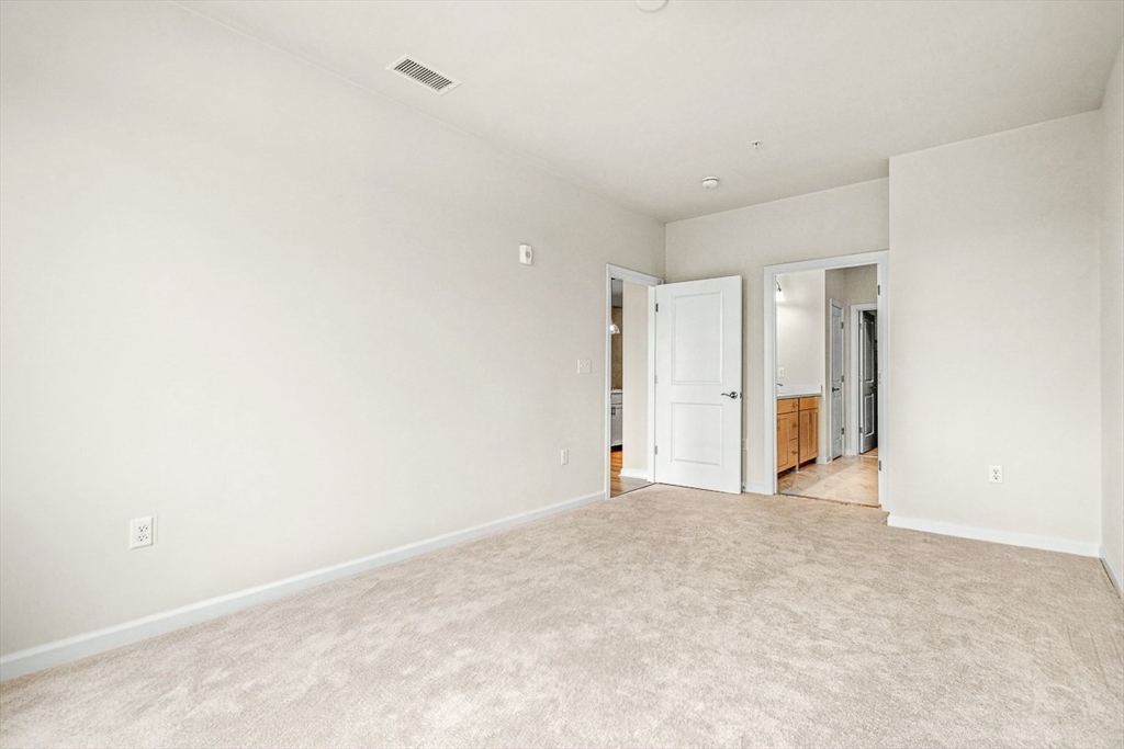 2 Stratton Dr, Woburn