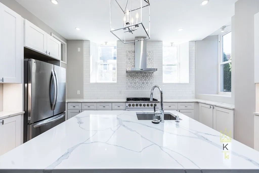 85 Regent St, Roxbury