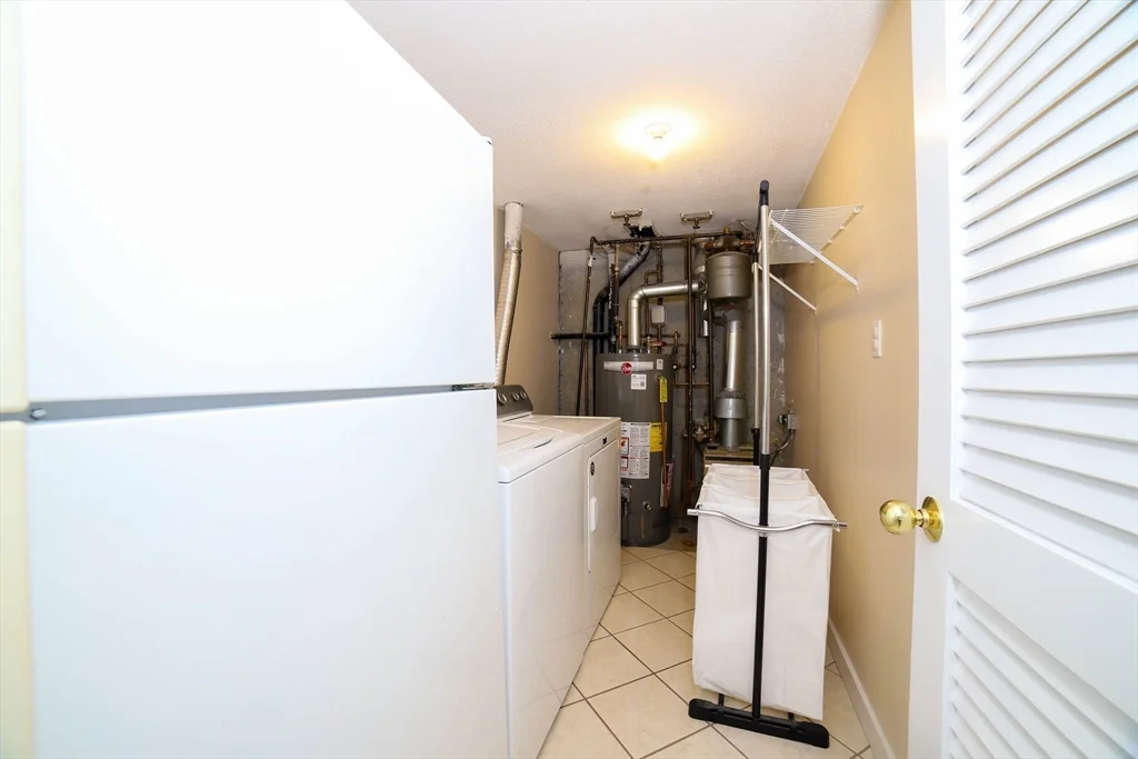 64 Camelot Dr, Tatnuck