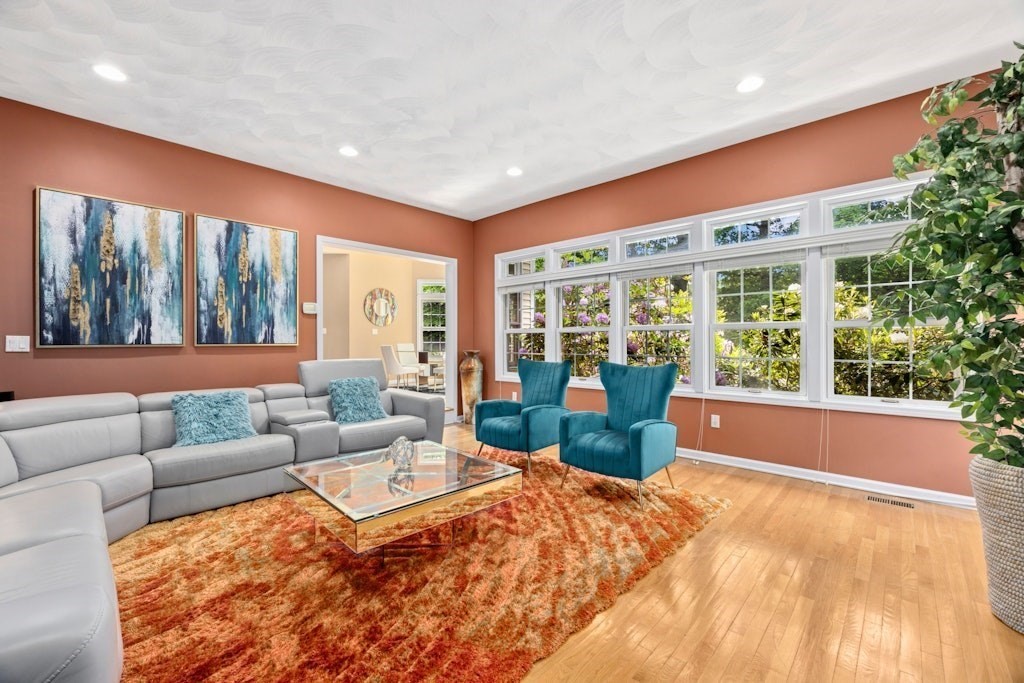 2 Arrowhead Ln, Westborough