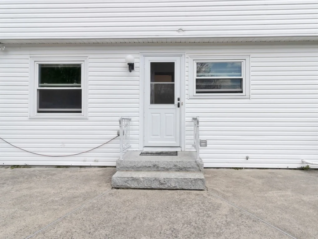 16 Indian Rock Dr, Saugus