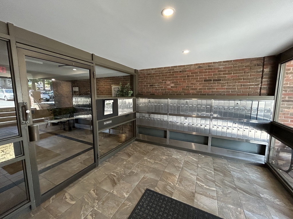 881 Broadway, Everett