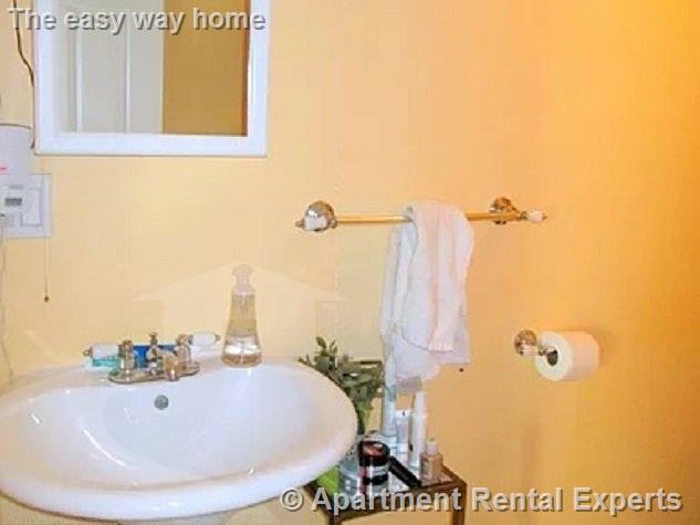 5 Clyde St, Davis Square