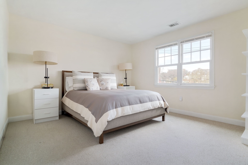 117-1 Florence St, Chestnut Hill