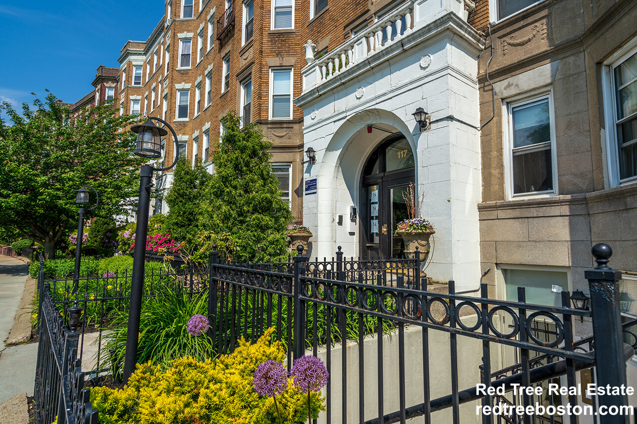117 Park Dr, Fenway