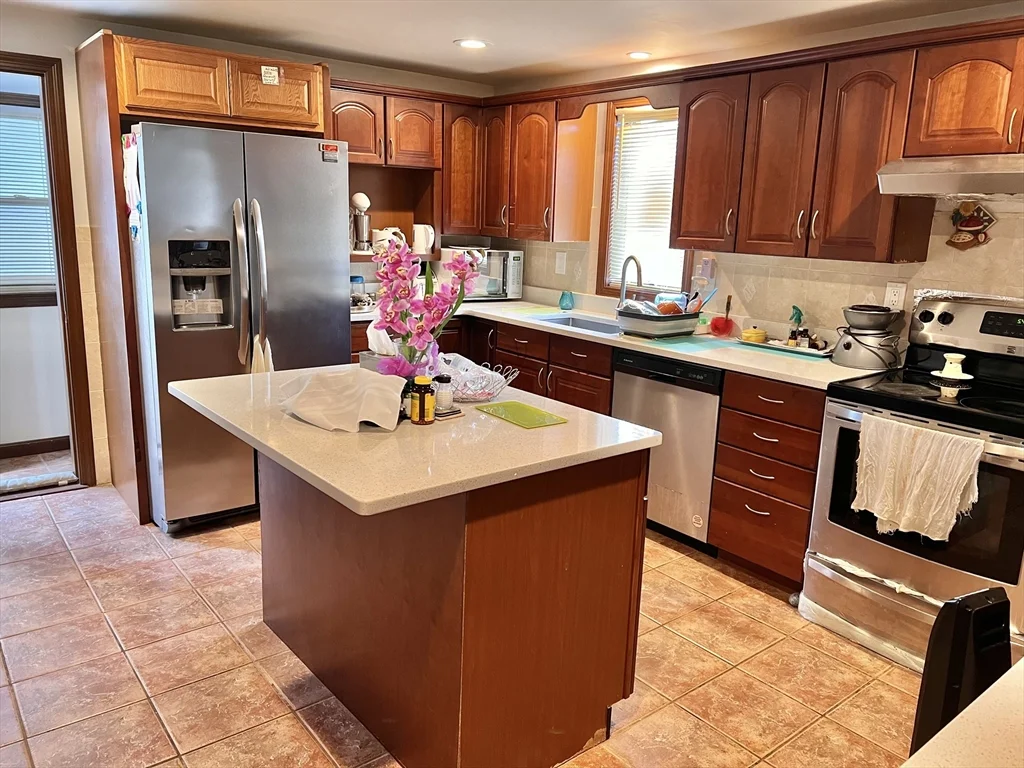 470 Pleasant St, Canton