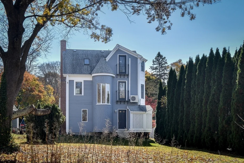 110 Main St, Hopkinton