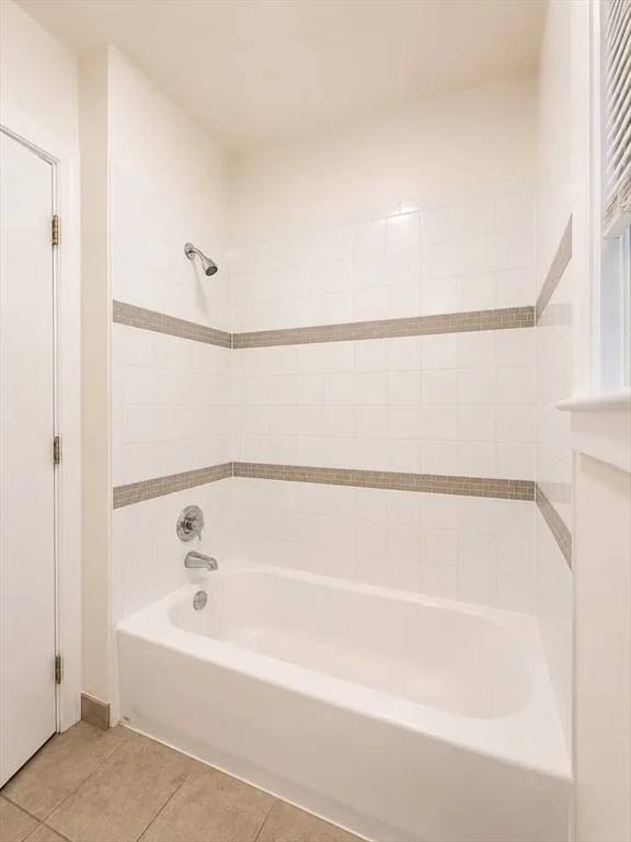 128 Shawmut St, Chelsea