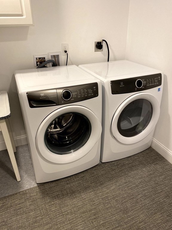 6 Surrey Rd, Newtonville