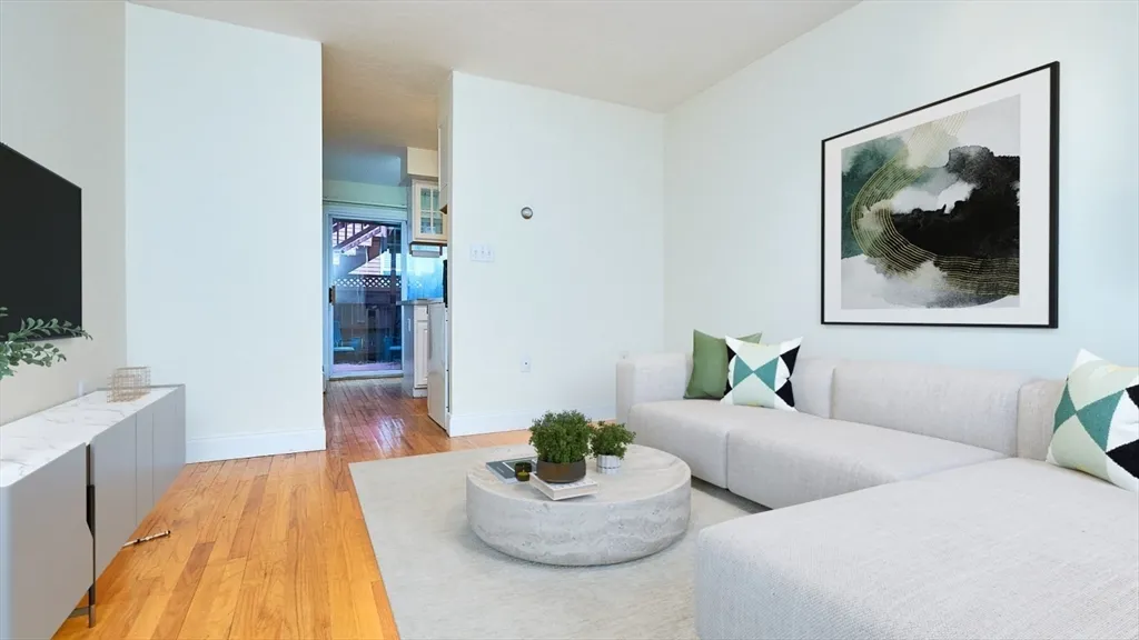 2 Bay State Pl, South Boston