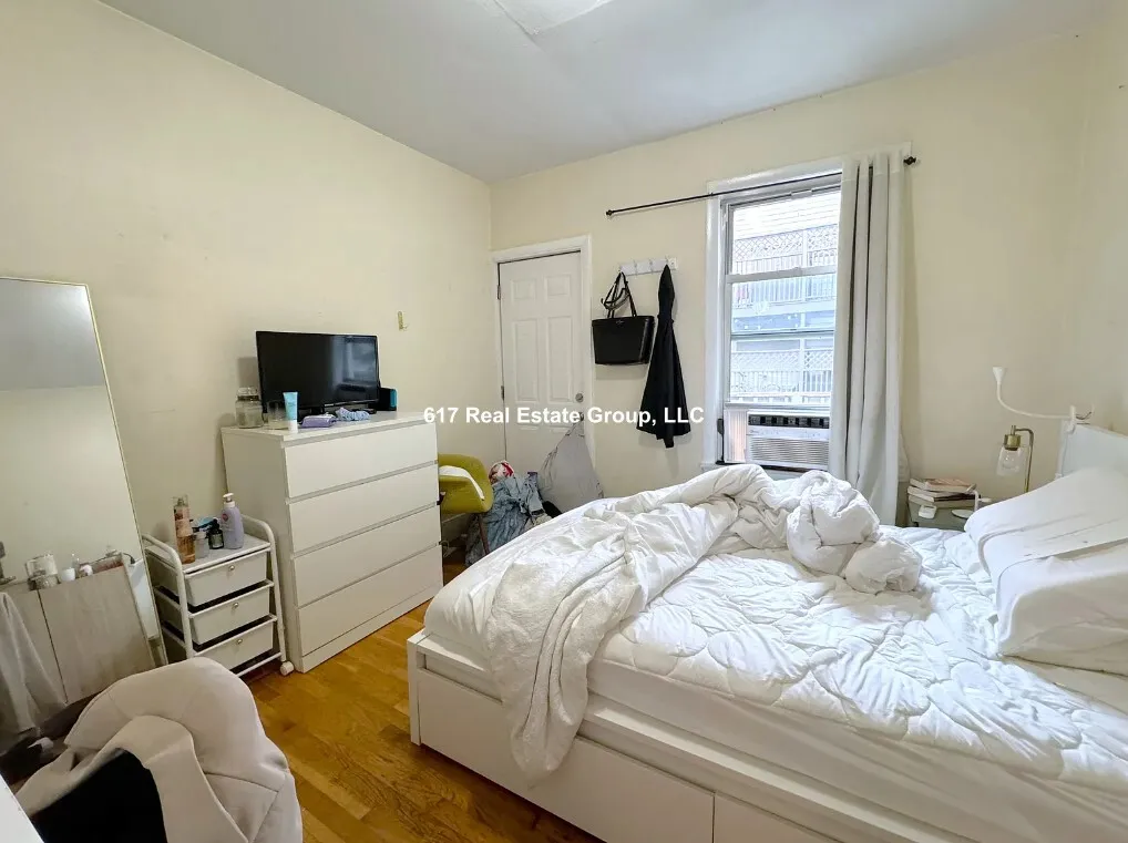 216 Freeman St, North Brookline