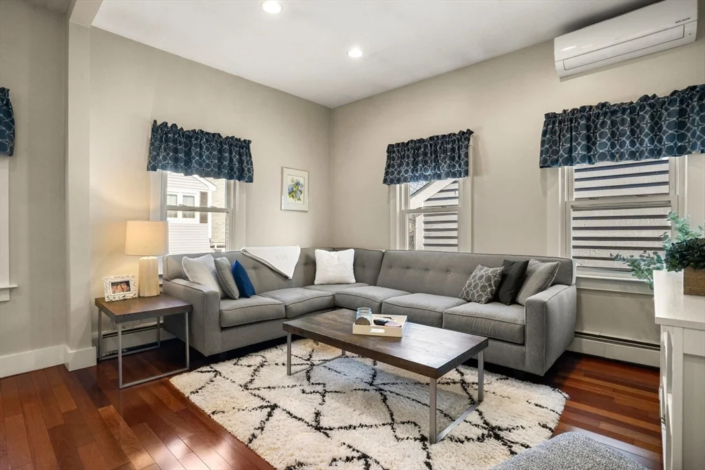 596 E 2nd St, South Boston