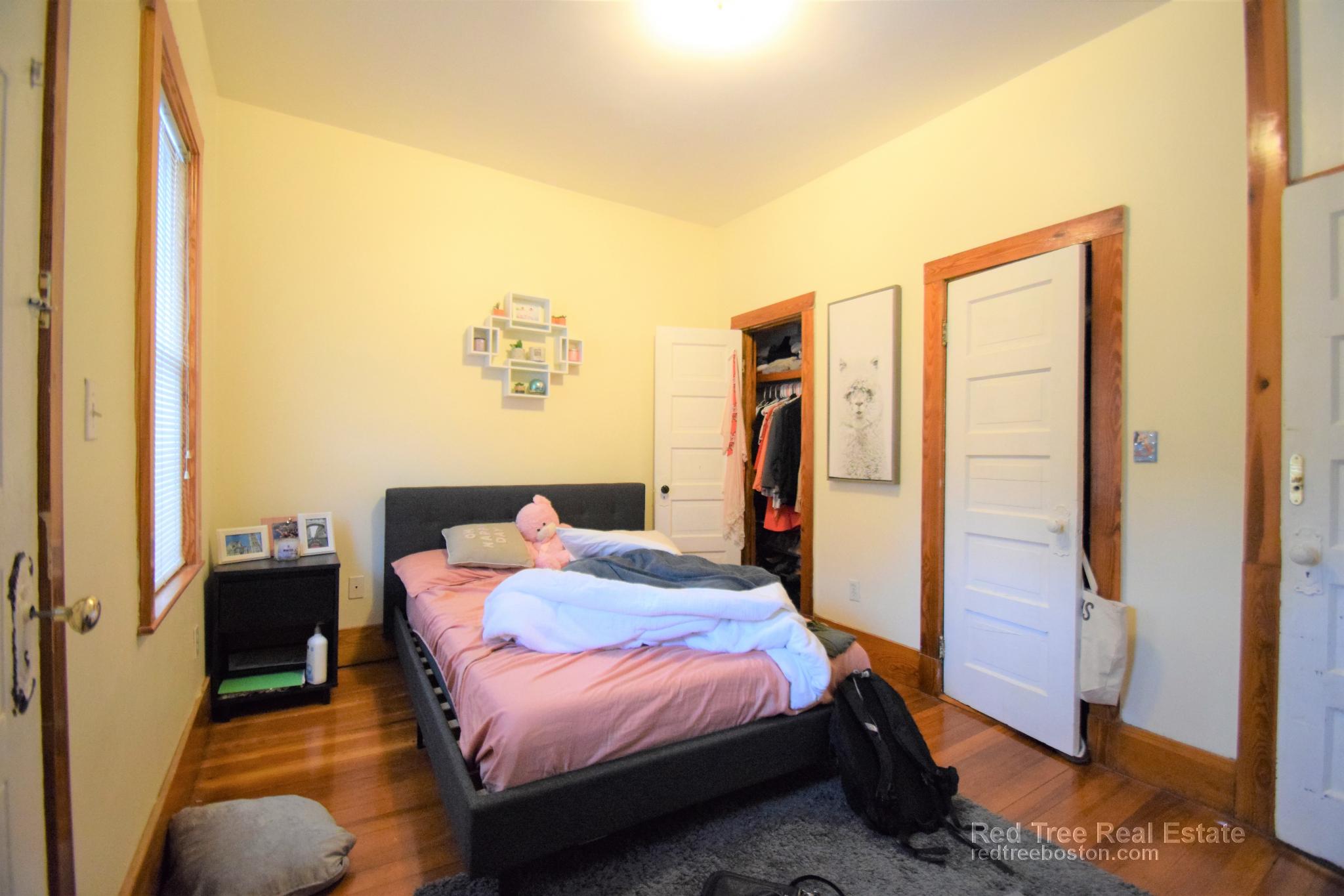 346 Faneuil St, Oak Square