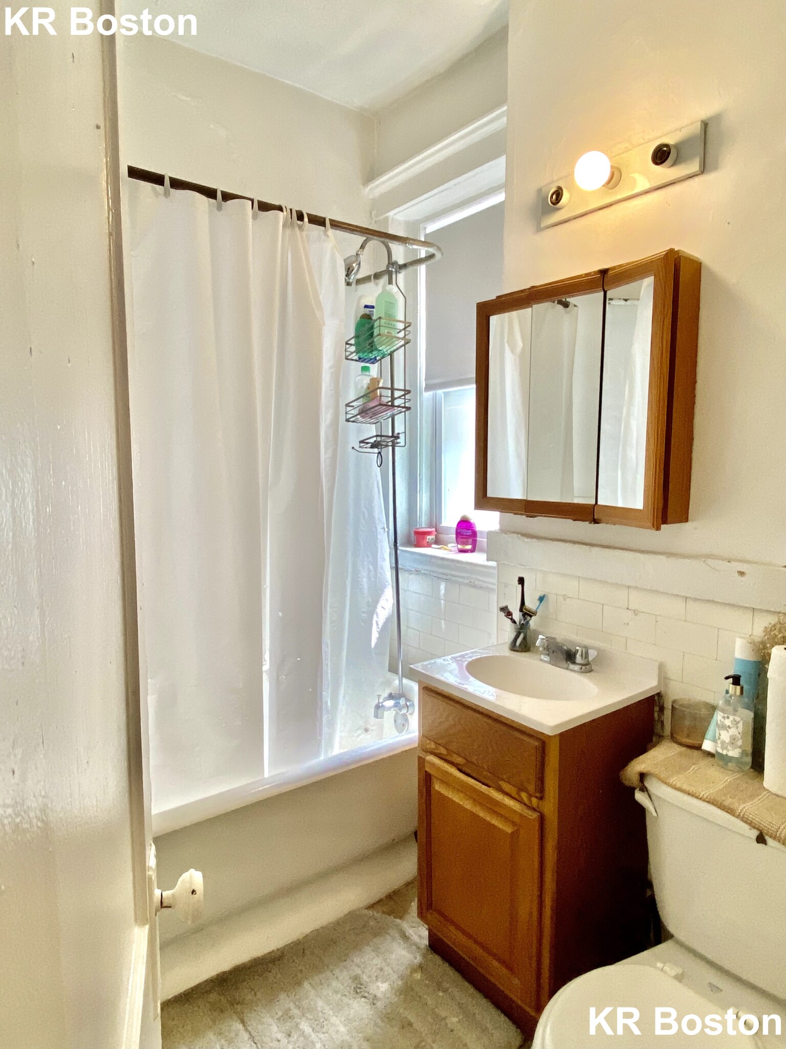 1 split bed, 1 bath apartment for rent at 3 Egremont Rd Unit 1, Brighton — photo 2 of 3