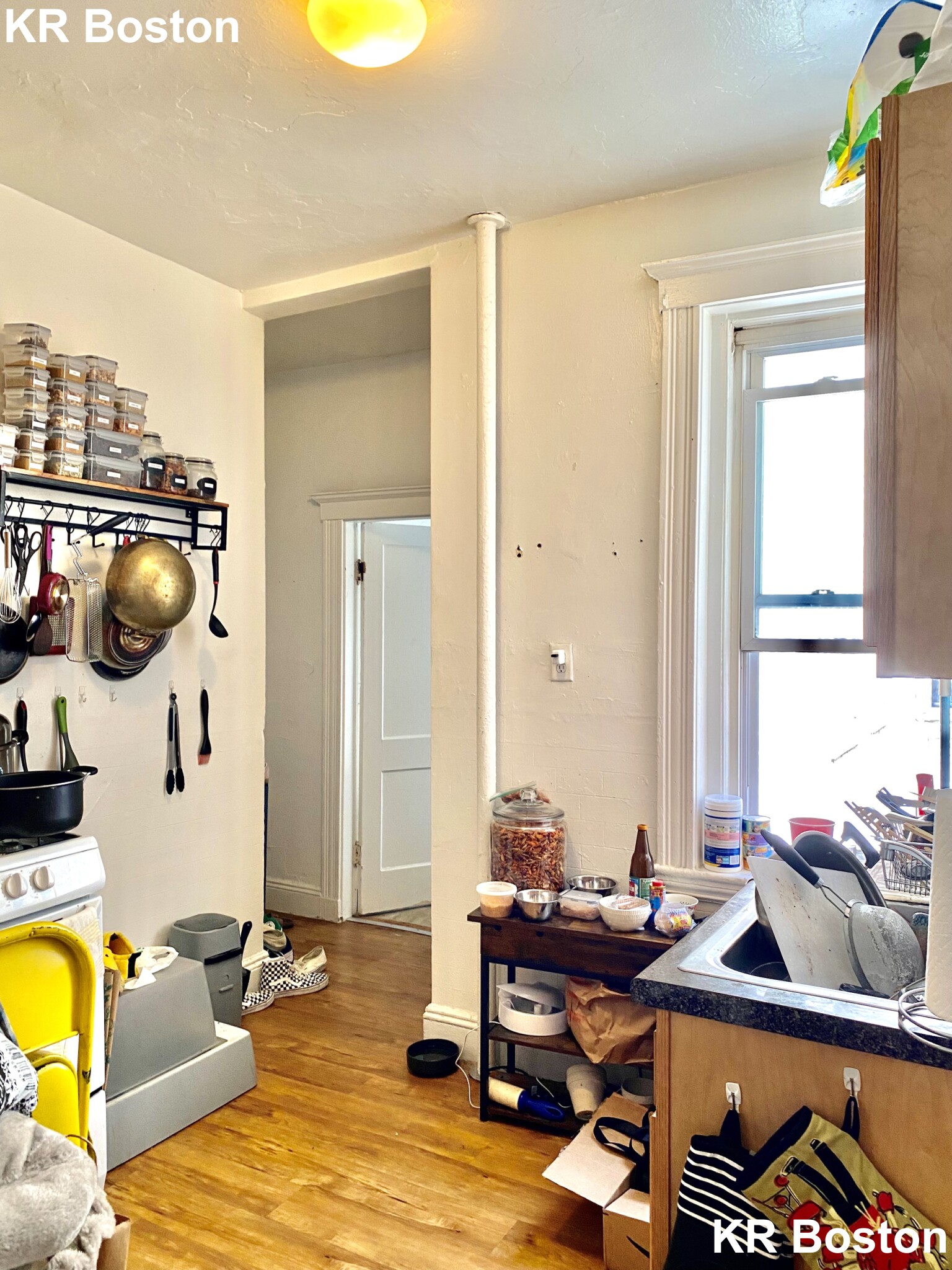1 split bed, 1 bath apartment for rent at 3 Egremont Rd Unit 1, Brighton — photo 3 of 3
