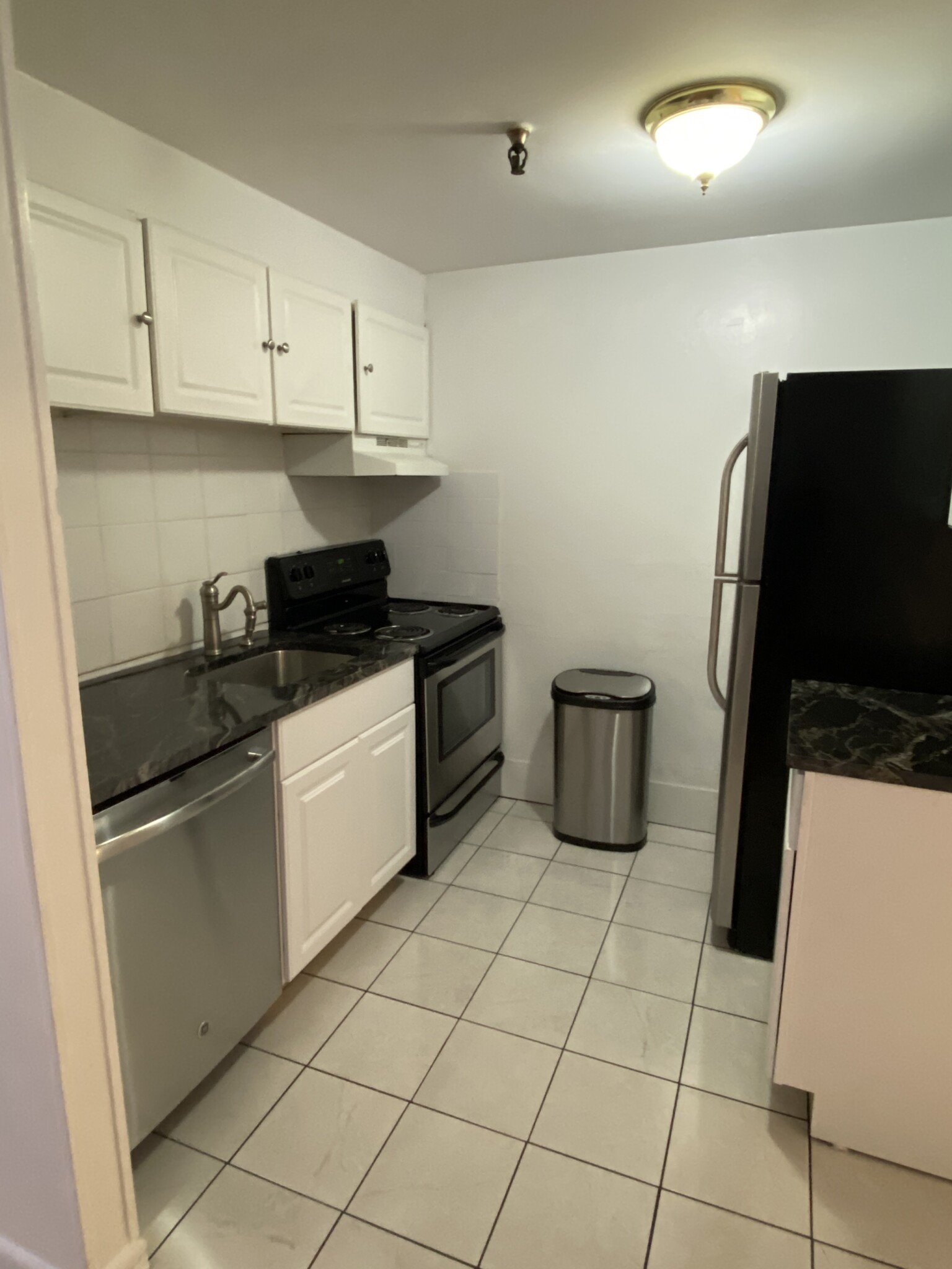 Studio bed, 1 bath apartment for rent at 9 Marlborough Unit 22, Back Bay — photo 8 of 13