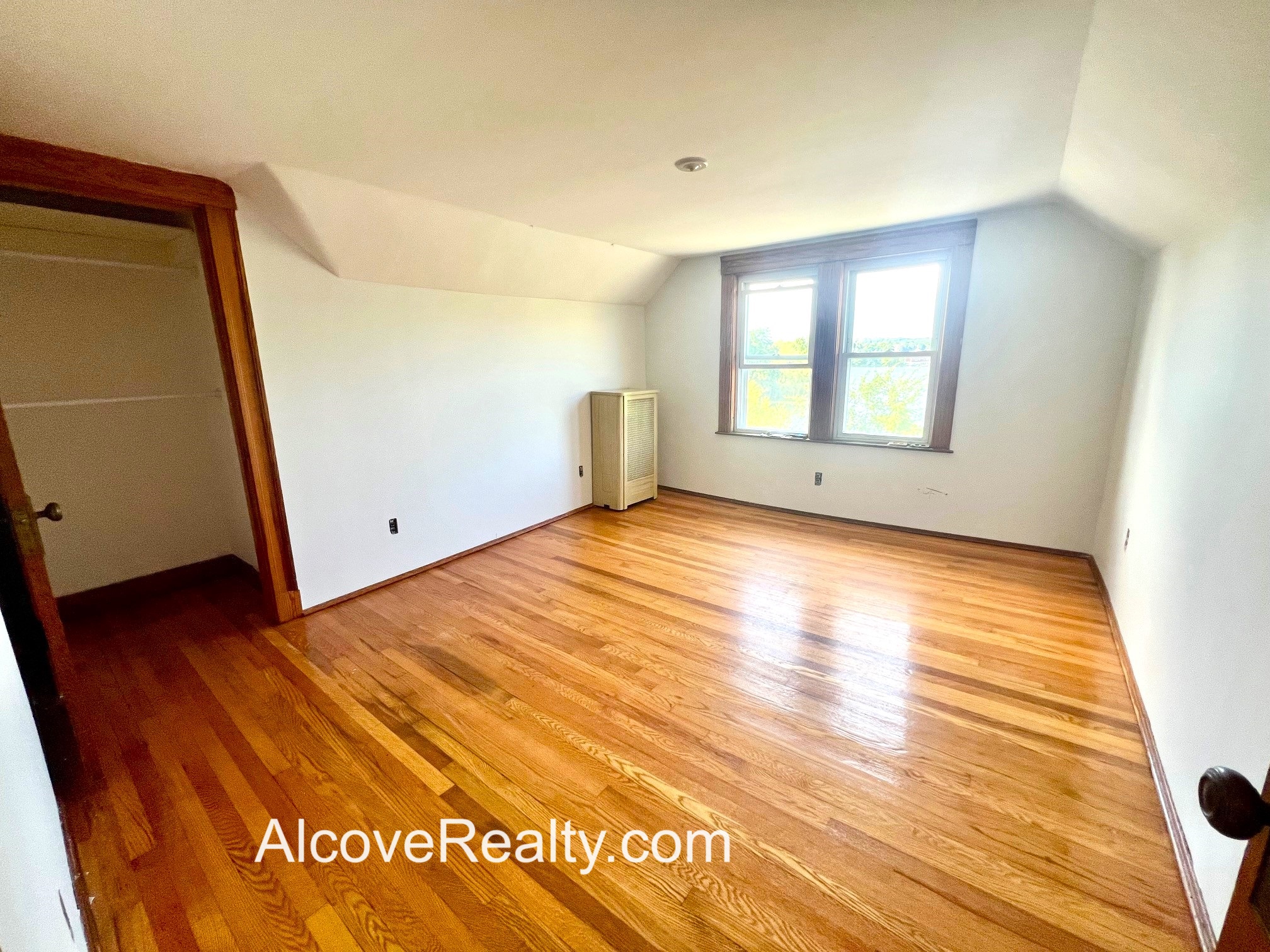 40 Alfred Rd, Arlington