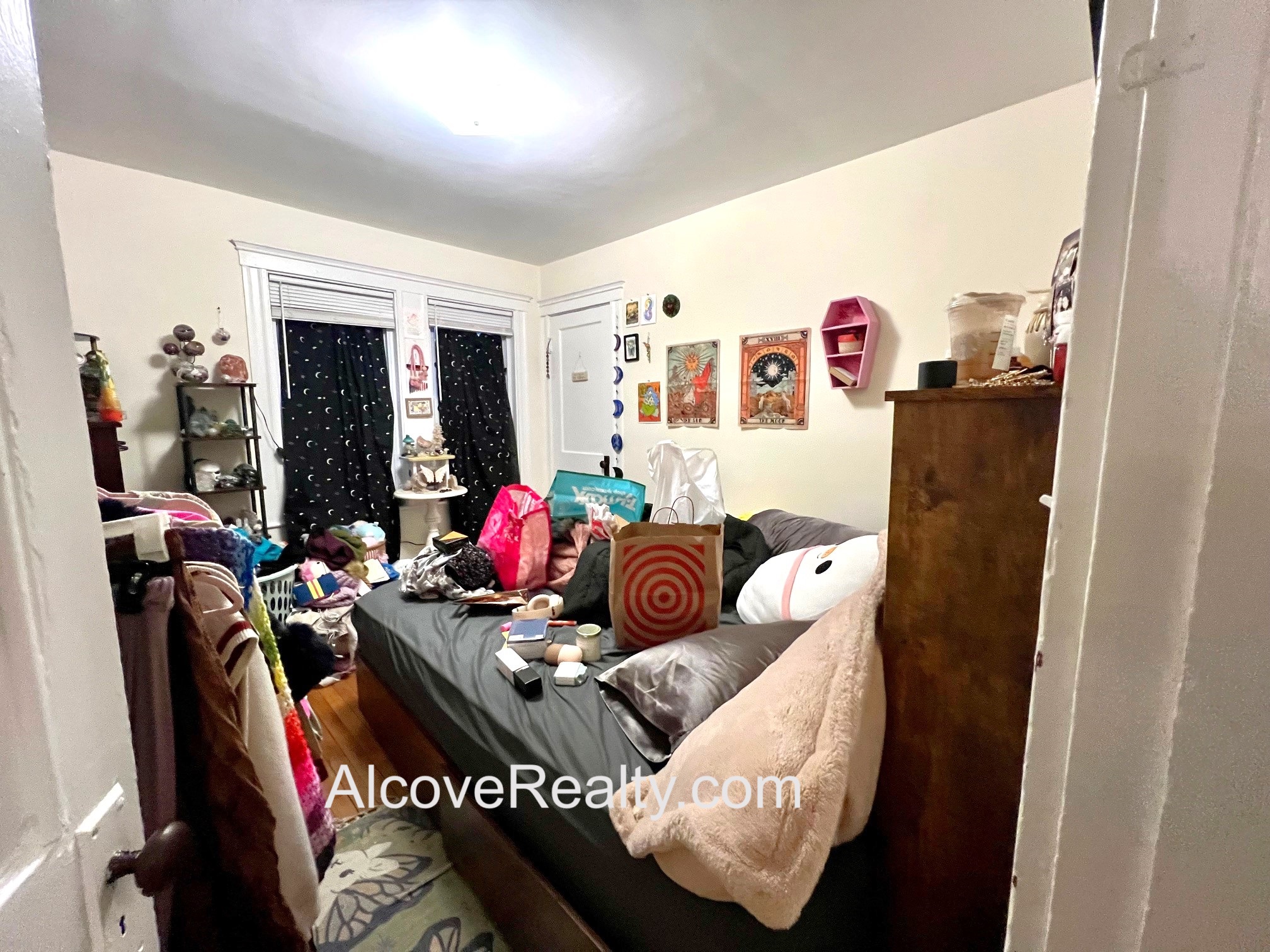 31 Corinthian Rd, Tufts