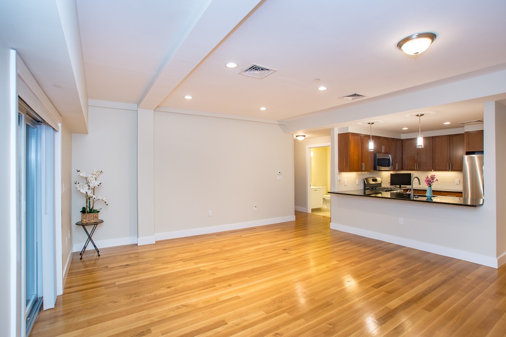 2 bed, 2 bath apartment for rent at 32 Hammond Pond Pkwy , Unit 103, Brookline Hills — photo 3 of 6